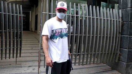 Kunal Kemmu ने जिम के बाहर ऐसे दिया मीडिया को पोज़; Watch video | FilmiBeat