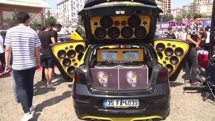 Modifiye araç tutkunları Kartal'da buluştu