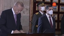 Devlet erkanı Ata'nın huzurunda! Cumhurbaşkanı Erdoğan, Anıtkabir Özel Defteri'ni imzaladı: Türkiye Cumhuriyeti Devleti emin ellerdedir