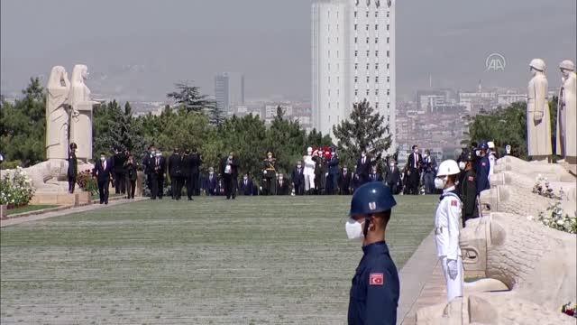 Cumhurbaşkanı Erdoğan başkanlığındaki devlet erkanı, Anıtkabir'i ziyaret etti (1)