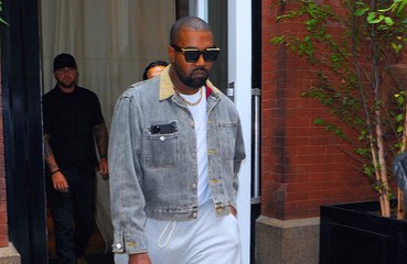 Video herunterladen: Kanye West claims Universal released Donda without his approval