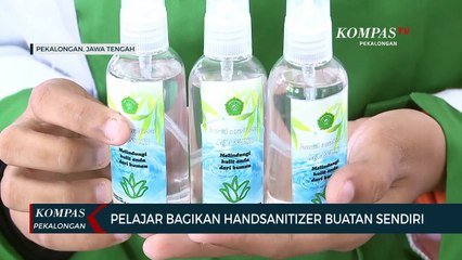 Download Video: Pelajar SMK NU Kesesi Bagikan Hand Sanitizer Buatan Sendiri