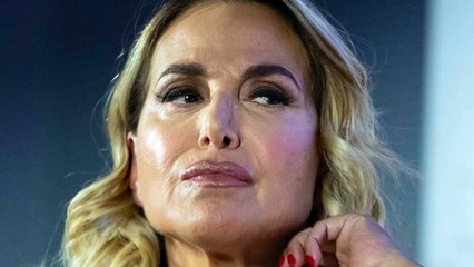 “Bugiarda e falsa, avevamo un contratto”. Massacro per Barbara D’Urso, sbugiardata dalla vip della tv