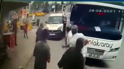 Polis memuru hayatının şokunu yaşadı