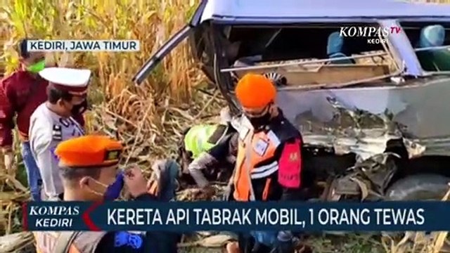 Mobil Tertabrak Kereta Api Di Perlintasan Tanpa Palang Pintu, Seorang Pengemudi Tewas