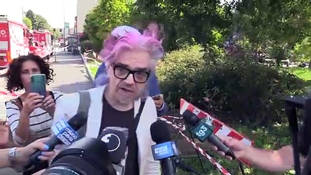 Palazzo in fiamme a Milano, Morgan e la trattativa per poter rientrare in casa