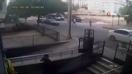 500 bin TL değerindeki ziynet eşyasını almak üzereyken suçüstü yakalandı...O anlar kameralara yansıdı