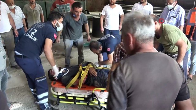 Ayancık'ta tamirat yapan işçi fabrikanın çatısından düştü