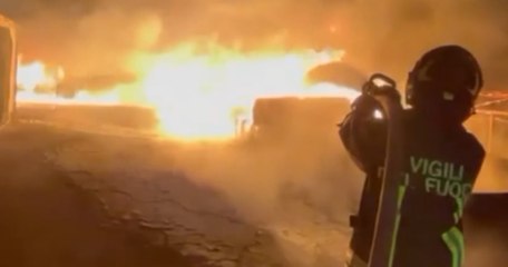 Incendio di rotoli di plastica per serre a Marina di Ragusa (30.08.21)