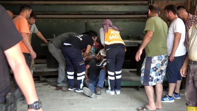 Ayancık'ta tamirat yapan işçi fabrikanın çatısından düştü