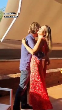 Esther Doña y el juez Pedraz, como dos quinceañeros: baile pegaditos y toqueteos sin disimulo