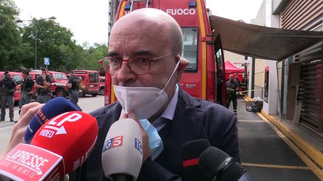 Incendio Milano, la rabbia dei resindenti: Come fa a bruciare così un palazzo di 10 anni fa?