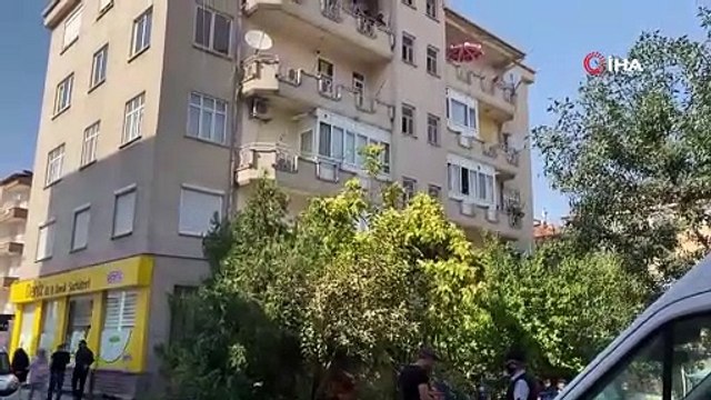 Ailesinin odaya kilitlediği iddia edilen gelişim engelli genç kız, çarşafla aşağıya inmeye çalıştığı sırada bahçeye düşerek yaralandı