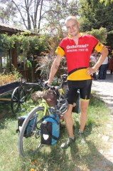 Alman vatandaşı, bisikletiyle çıktığı dünya turu yolculuğunda Beypazarı'na ulaştı.