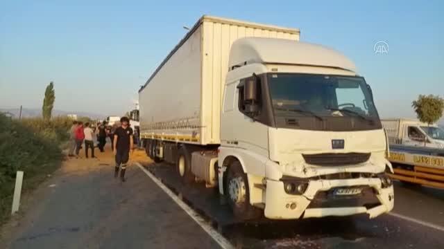 Manisa'da zincirleme trafik kazasında 3 kişi öldü, 5 kişi yaralandı
