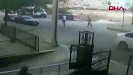 Download Video: Sahte MİT ve polis kimlikli dolandırıcı, 500 bin liralık vurgunu yapmak üzereyken yakalandı