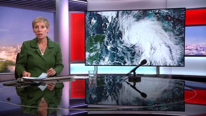 Thousands flee as Hurricane Ida bears down on Louisiana US | BBC News