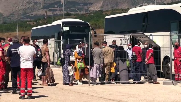 Afghanistan, nel grande hub di Avezzano della Croce Rossa. Oltre mille i profughi accolti