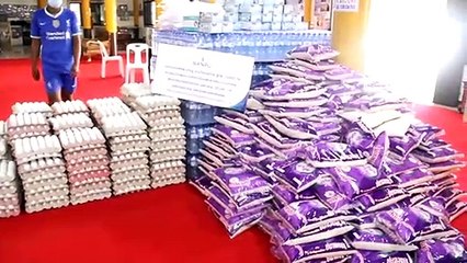 พระอาจารย์แดงเกจิชื่อดังกรุงเก่า   ส่งต่อบุญ มอบธารน้ำใจจากผู้ใจบุญ สู้ภัยโควิด  ช่วยเหลือผู้ป่วยโควิด และเจ้าหน้าที่