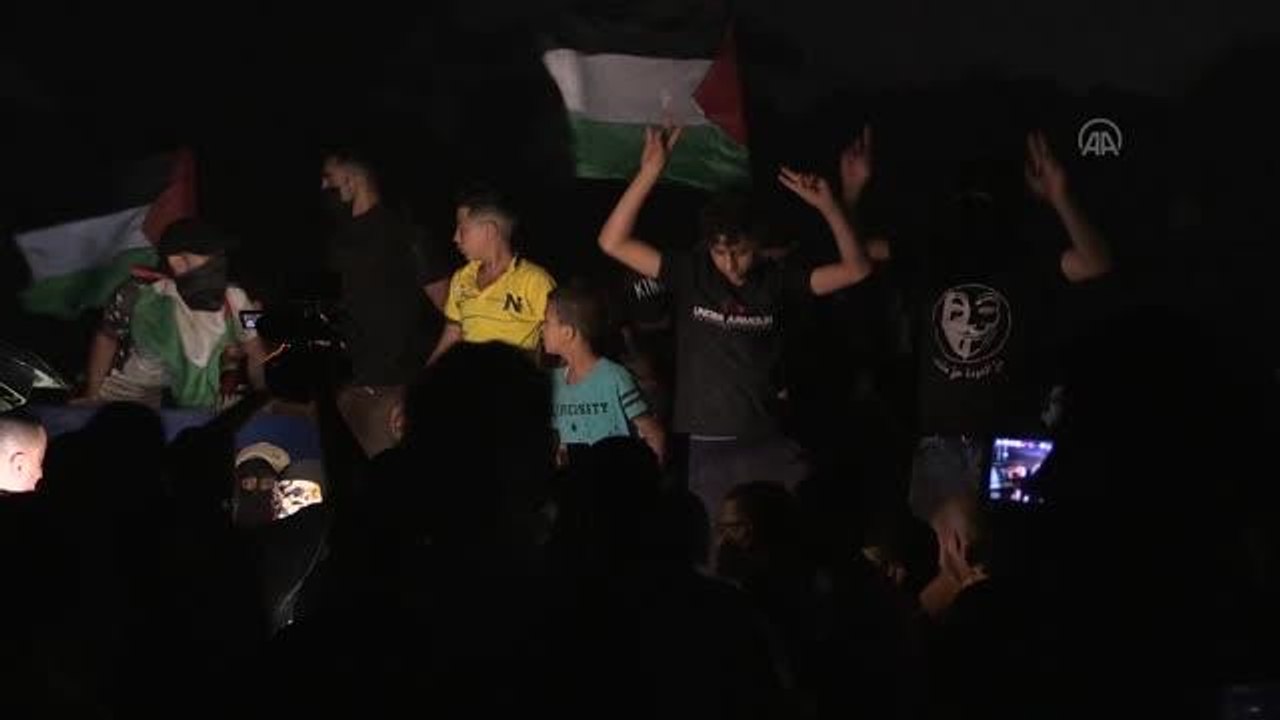 İsrail askerleri, Gazze sınırında, ablukayı protesto eden Filistinli gençlere ateş açtı