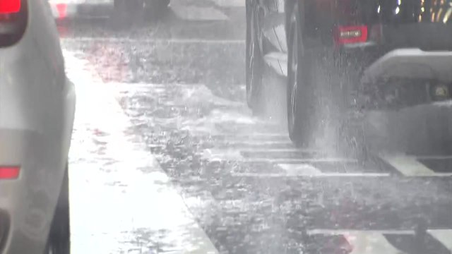 [날씨] 흐리고 전국 비...내일까지 최고 250mm 호우 / YTN