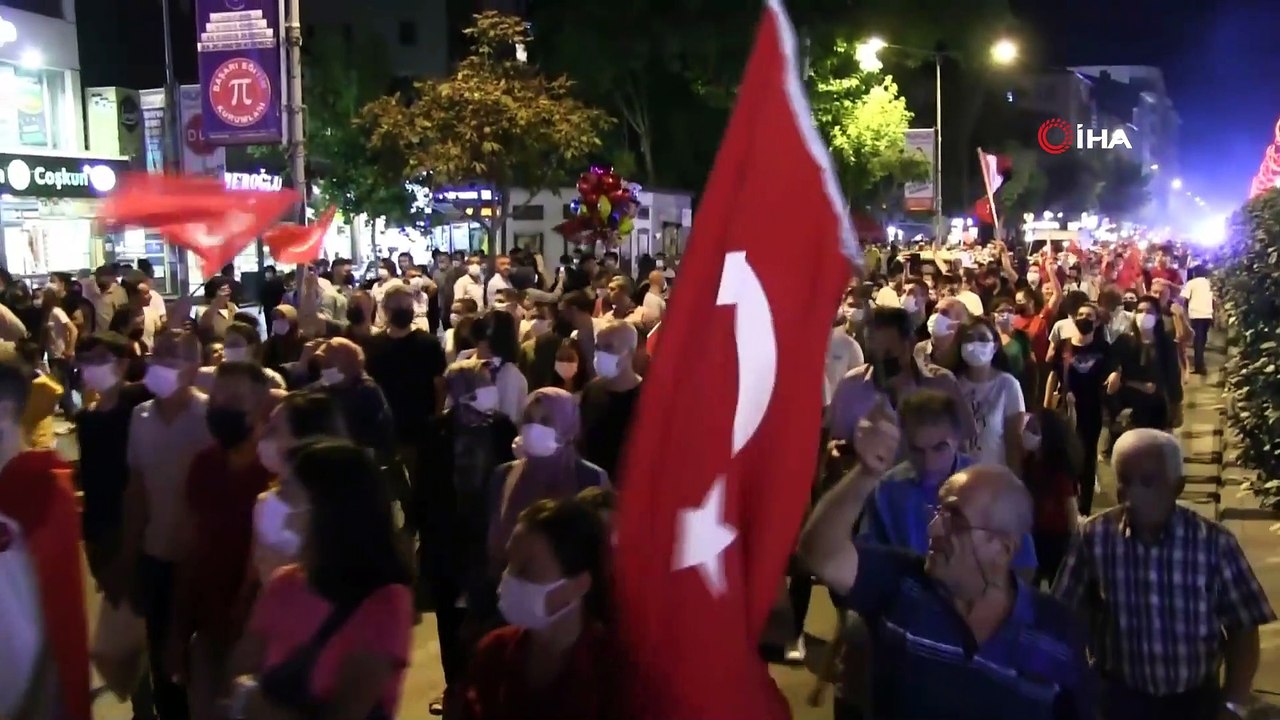 Niğde'de Zafer Bayramı'nda fener alayı yürüyüşü düzenlendi