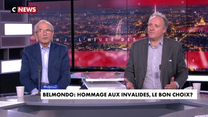 Скачать видео: L'hommage aux Invalides à Belmondo fait débat