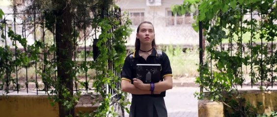 La chica más rara del mundo - Tráiler