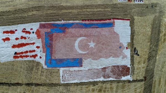 KURUTMALIK DOMATESLERDEN AY YILDIZLI TÜRKİYE HARİTASI