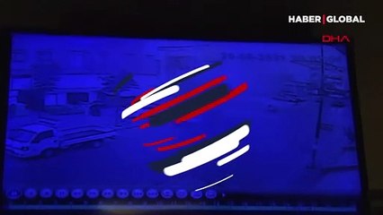 Kazada savrulan motosiklet, bebek arabasına çarptı