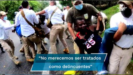 Caravana migrante choca de nuevo con muro de agentes en Chiapas