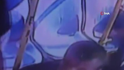 Üniversite öğrencisinin minibüste düşürdüğü cüzdanı alarak böyle uzaklaştılar