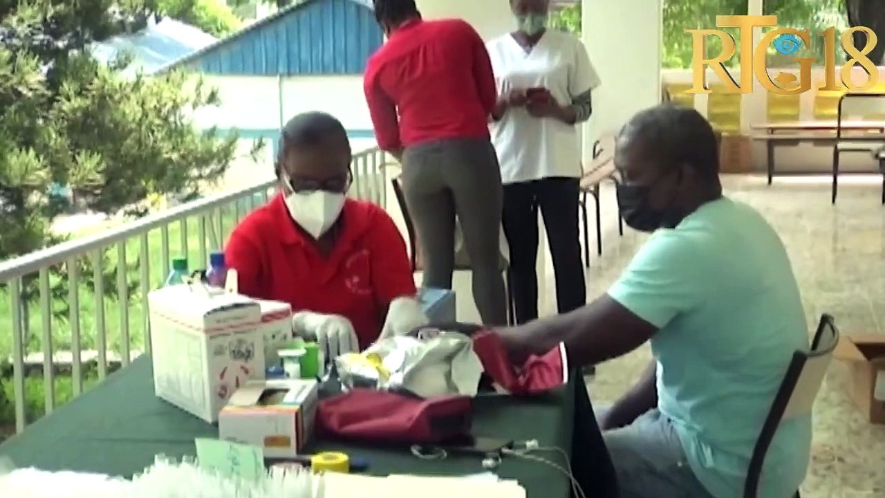 "Fondasyon des Anciens Saint Louis de Gonzague" ak kwa wouj Ayisyèn òganize yon jounen kòlèk san
