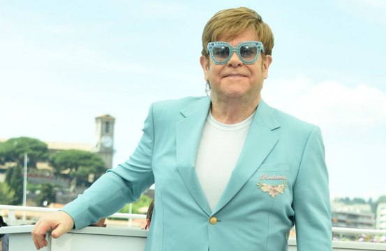Elton John se sent chanceux d'être sorti vivant de l'épidémie du sida dans les années 80