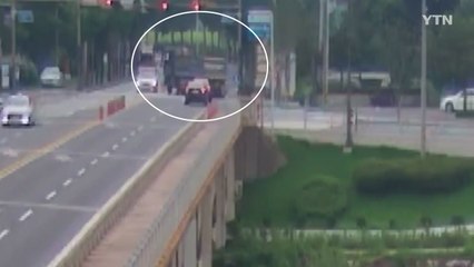 개학 후 첫 등굣길에...공사장 덤프 트럭에 초등학생 참변 / YTN