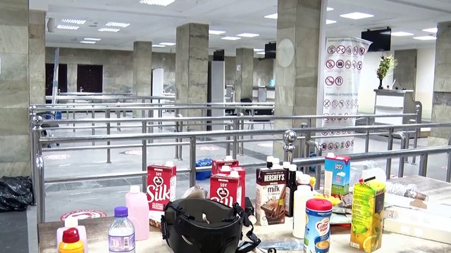 Talpig amerikai fegyverbe öltözött tálibokat filmezett az Euronews a kabuli repülőtéren