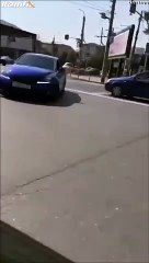 Il ne fera plus jamais de drift en pleine rue... raté