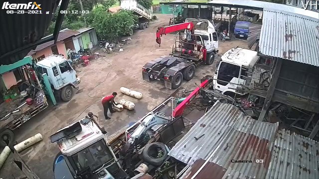 Une bonbonne de gaz se transforme en fusée et devient incrontrolable