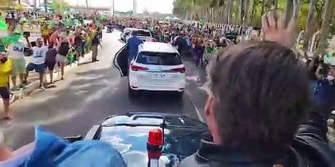 Bolsonaro promove 'motociata' em Uberlândia