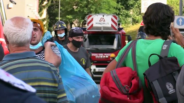 Incendio Milano, gli sfollati recuperano beni nelle case: Un po' di ottimismo dopo i giorni bui