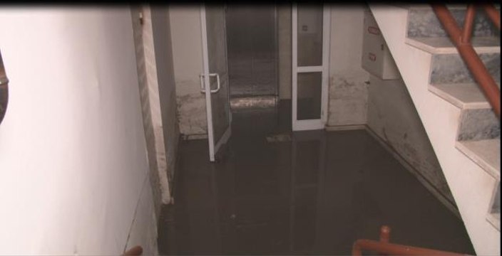 Ankara Altındağ'da sağanak yağış sele yol açtı