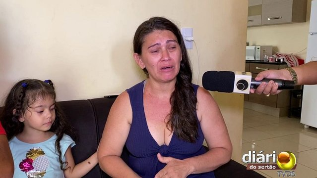 Mulher de Cajazeiras pede ajuda para ir a Vitória-ES buscar filha que a irmã não quer entregar