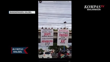 Sindir Penanganan Pandemi, Spanduk Kritik Pemerintah Dibentangkan di Flyover Banjarmasin