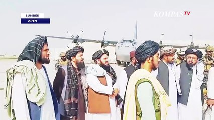 Video herunterladen: Taliban Kuasai Bandara Kabul usai Pesawat AS Tinggalkan Afghanistan