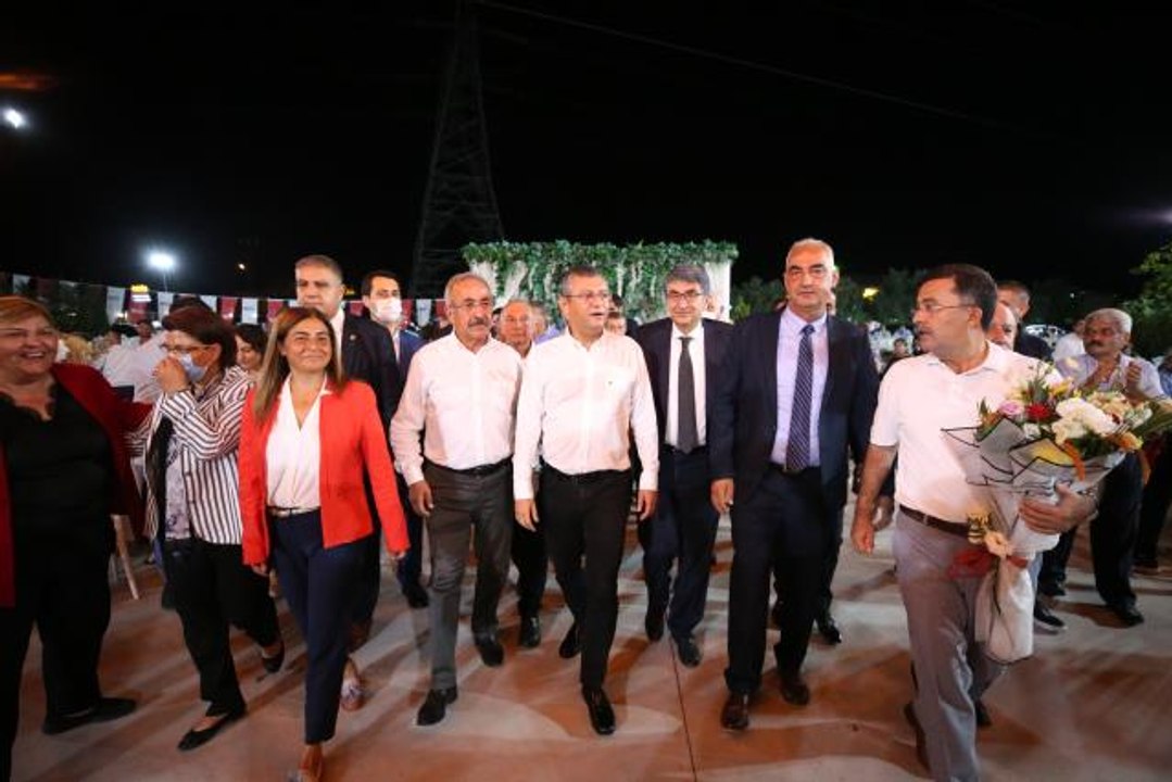 CHP Grup Başkanvekili Özgür Özel, Hatay Erzin'de partililerle buluştu