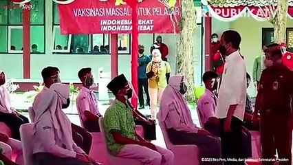 Jokowi Ingin Vaksinasi Santri dan Pelajar Secara Masif
