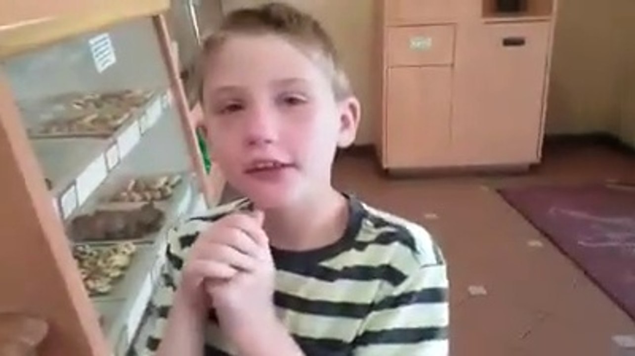 paying for cookies at the bagel place