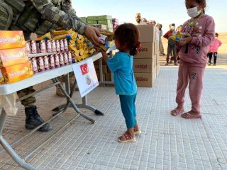 Mehmetçik Suriye halkının yanında olmaya devam ediyor