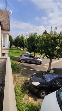 Un pompier volontaire proteste contre la vaccination obligatoire sur le toit de sa caserne: «Un jour t'es pompier, le lendemain t'es un moins que rien parce que tu refuses de te faire vacciner»