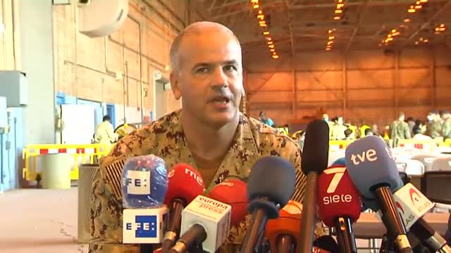 Familias enteras de afganos continúan desembarcando en la Base Naval de Rota